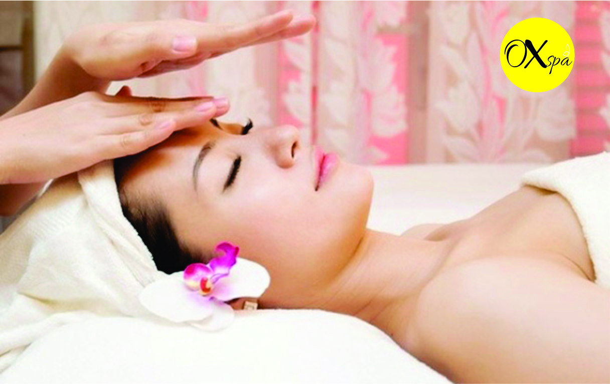 Massage mặt đi collagen  Vitamin C